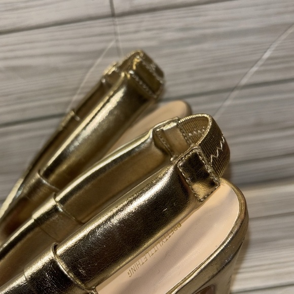 Pretty Little Thing Gold Wide Fit Toe Thong Tube Strap Heeled Sandals - Picture 6 of 7